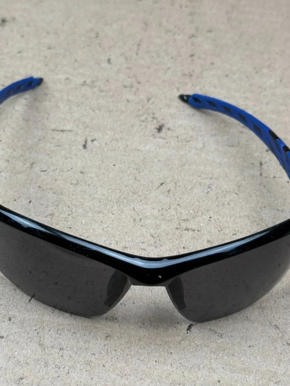 Men's Black & Blue Sports Sunglasses Wraparound Activewear - Scratched / Damaged